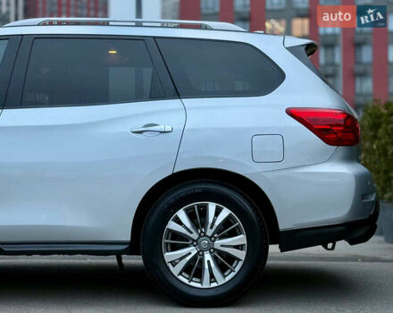 Серый Ниссан Патфайндер, объемом двигателя 3.5 л и пробегом 176 тыс. км за 13700 $, фото 9 на Automoto.ua