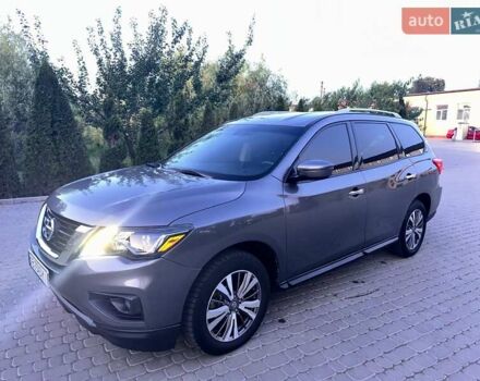 Серый Ниссан Патфайндер, объемом двигателя 3.5 л и пробегом 100 тыс. км за 18600 $, фото 5 на Automoto.ua