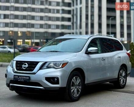 Серый Ниссан Патфайндер, объемом двигателя 3.5 л и пробегом 176 тыс. км за 13700 $, фото 5 на Automoto.ua