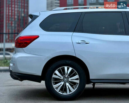 Серый Ниссан Патфайндер, объемом двигателя 3.5 л и пробегом 176 тыс. км за 13700 $, фото 8 на Automoto.ua