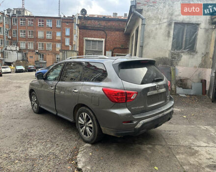 Серый Ниссан Патфайндер, объемом двигателя 3.5 л и пробегом 147 тыс. км за 12200 $, фото 3 на Automoto.ua