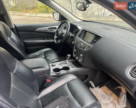 Серый Ниссан Патфайндер, объемом двигателя 3.5 л и пробегом 147 тыс. км за 12200 $, фото 7 на Automoto.ua