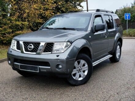 Сірий Ніссан Патфайндер, об'ємом двигуна 2.5 л та пробігом 230 тис. км за 3416 $, фото 1 на Automoto.ua