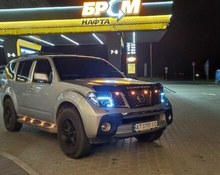 Сірий Ніссан Патфайндер, об'ємом двигуна 2.49 л та пробігом 300 тис. км за 14999 $, фото 1 на Automoto.ua