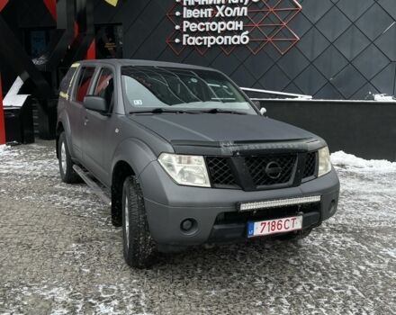 Серый Ниссан Патфайндер, объемом двигателя 2.5 л и пробегом 436 тыс. км за 5676 $, фото 1 на Automoto.ua