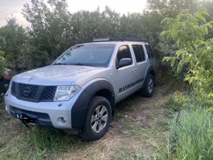 Серый Ниссан Патфайндер, объемом двигателя 0 л и пробегом 280 тыс. км за 4000 $, фото 1 на Automoto.ua