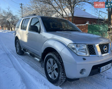 Серый Ниссан Патфайндер, объемом двигателя 2.49 л и пробегом 329 тыс. км за 8700 $, фото 1 на Automoto.ua
