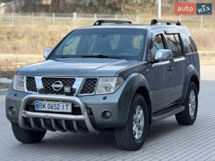 Серый Ниссан Патфайндер, объемом двигателя 2.49 л и пробегом 291 тыс. км за 7750 $, фото 1 на Automoto.ua