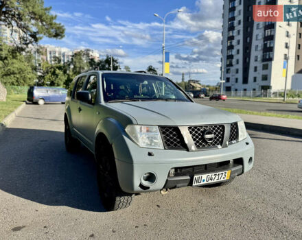Сірий Ніссан Патфайндер, об'ємом двигуна 2.5 л та пробігом 350 тис. км за 7500 $, фото 1 на Automoto.ua