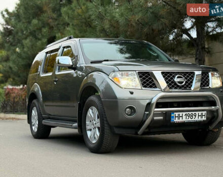 Серый Ниссан Патфайндер, объемом двигателя 4 л и пробегом 155 тыс. км за 12700 $, фото 1 на Automoto.ua