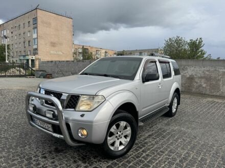 Ніссан Патфайндер 2006 у Кременце на Automoto.ua Сірий Ніссан Патфайндер, об'ємом двигуна 2.5 л та пробігом 253 тис. км за 9700 $, фото 1 на Automoto.ua