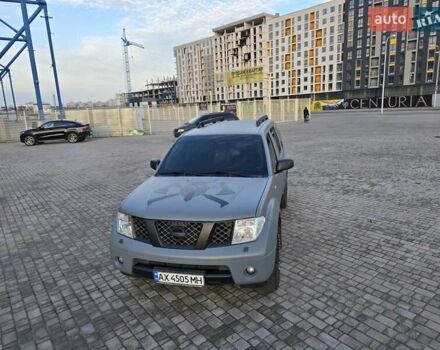 Серый Ниссан Патфайндер, объемом двигателя 2.49 л и пробегом 367 тыс. км за 12000 $, фото 1 на Automoto.ua