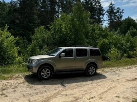 Ніссан Патфайндер 2006 у Буче на Automoto.ua Сірий Ніссан Патфайндер, об'ємом двигуна 0 л та пробігом 290 тис. км за 3599 $, фото 1 на Automoto.ua
