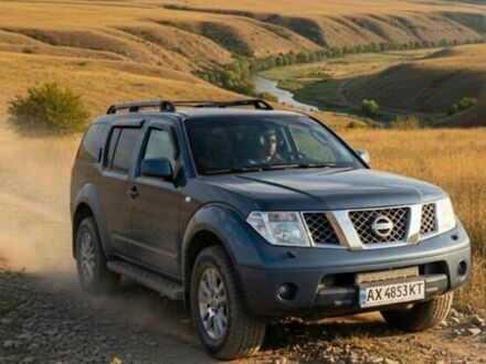 Серый Ниссан Патфайндер, объемом двигателя 2.49 л и пробегом 250 тыс. км за 9200 $, фото 1 на Automoto.ua