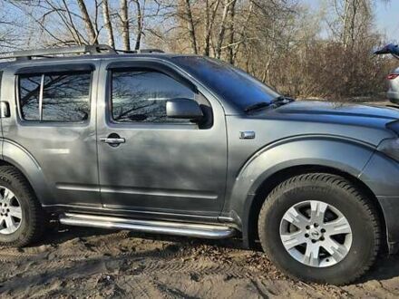 Ниссан Патфайндер 2006 в Киеве на Automoto.ua Серый Ниссан Патфайндер, объемом двигателя 2.49 л и пробегом 280 тыс. км за 10500 $, фото 1 на Automoto.ua