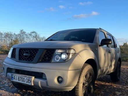 Серый Ниссан Патфайндер, объемом двигателя 2.5 л и пробегом 309 тыс. км за 6999 $, фото 1 на Automoto.ua