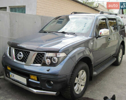 Серый Ниссан Патфайндер, объемом двигателя 2.49 л и пробегом 243 тыс. км за 9499 $, фото 1 на Automoto.ua