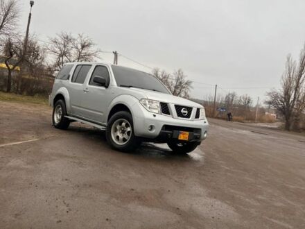 Серый Ниссан Патфайндер, объемом двигателя 2.5 л и пробегом 269 тыс. км за 5681 $, фото 1 на Automoto.ua