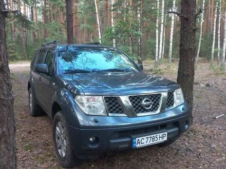 Серый Ниссан Патфайндер, объемом двигателя 2.49 л и пробегом 230 тыс. км за 6395 $, фото 1 на Automoto.ua