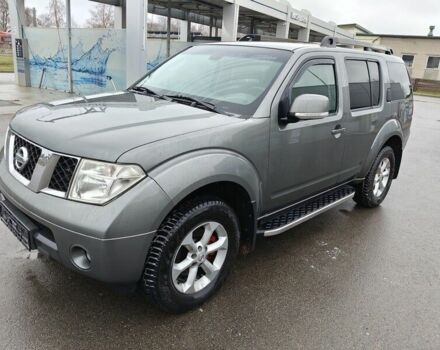 Серый Ниссан Патфайндер, объемом двигателя 2.5 л и пробегом 250 тыс. км за 3750 $, фото 1 на Automoto.ua