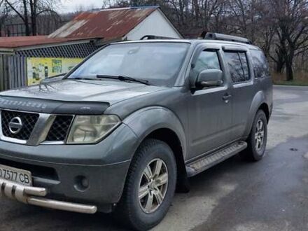 Серый Ниссан Патфайндер, объемом двигателя 2.5 л и пробегом 280 тыс. км за 7800 $, фото 1 на Automoto.ua