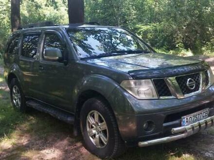 Сірий Ніссан Патфайндер, об'ємом двигуна 2.5 л та пробігом 300 тис. км за 7800 $, фото 1 на Automoto.ua
