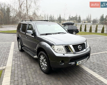 Серый Ниссан Патфайндер, объемом двигателя 2.49 л и пробегом 266 тыс. км за 15500 $, фото 1 на Automoto.ua