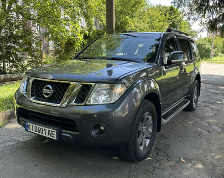Сірий Ніссан Патфайндер, об'ємом двигуна 2.49 л та пробігом 212 тис. км за 14500 $, фото 1 на Automoto.ua