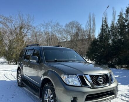 Серый Ниссан Патфайндер, объемом двигателя 2.5 л и пробегом 120 тыс. км за 15600 $, фото 1 на Automoto.ua