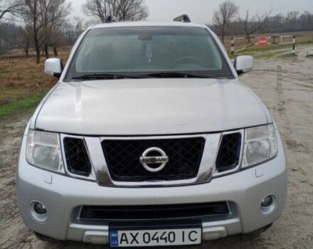 Серый Ниссан Патфайндер, объемом двигателя 2.5 л и пробегом 156 тыс. км за 12500 $, фото 1 на Automoto.ua