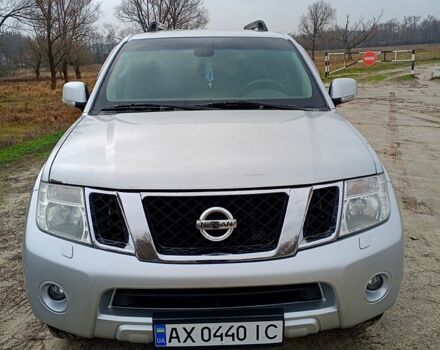 Серый Ниссан Патфайндер, объемом двигателя 2.5 л и пробегом 156 тыс. км за 12500 $, фото 1 на Automoto.ua