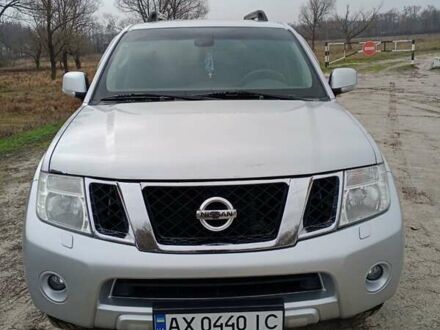 Серый Ниссан Патфайндер, объемом двигателя 2.49 л и пробегом 156 тыс. км за 12500 $, фото 1 на Automoto.ua