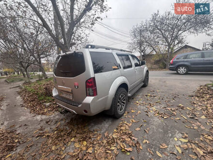 Серый Ниссан Патфайндер, объемом двигателя 2.5 л и пробегом 213 тыс. км за 16500 $, фото 1 на Automoto.ua