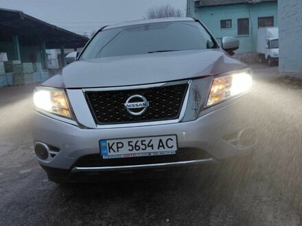 Серый Ниссан Патфайндер, объемом двигателя 3.5 л и пробегом 240 тыс. км за 13000 $, фото 1 на Automoto.ua