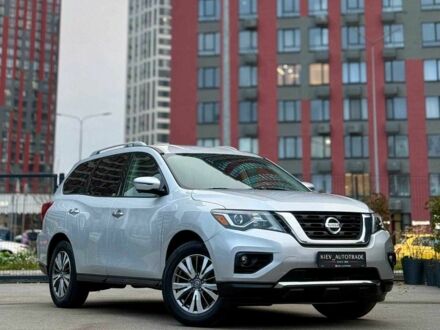 Серый Ниссан Патфайндер, объемом двигателя 0 л и пробегом 176 тыс. км за 13700 $, фото 1 на Automoto.ua