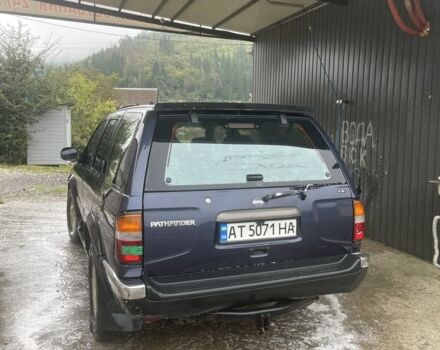 Синий Ниссан Патфайндер, объемом двигателя 3.3 л и пробегом 295 тыс. км за 4100 $, фото 2 на Automoto.ua