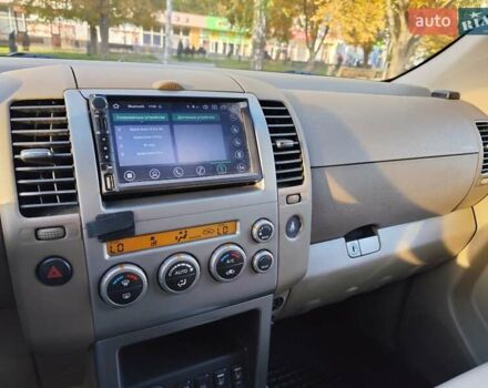 Синий Ниссан Патфайндер, объемом двигателя 2.5 л и пробегом 223 тыс. км за 6500 $, фото 4 на Automoto.ua