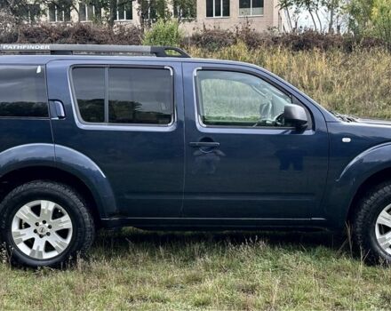 Синий Ниссан Патфайндер, объемом двигателя 2.5 л и пробегом 138 тыс. км за 4600 $, фото 3 на Automoto.ua