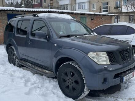 Синий Ниссан Патфайндер, объемом двигателя 2.5 л и пробегом 300 тыс. км за 5100 $, фото 1 на Automoto.ua