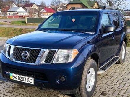 Синій Ніссан Патфайндер, об'ємом двигуна 4 л та пробігом 107 тис. км за 9800 $, фото 1 на Automoto.ua