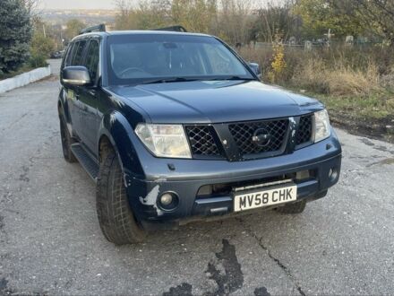 Синий Ниссан Патфайндер, объемом двигателя 2.5 л и пробегом 336 тыс. км за 5500 $, фото 1 на Automoto.ua
