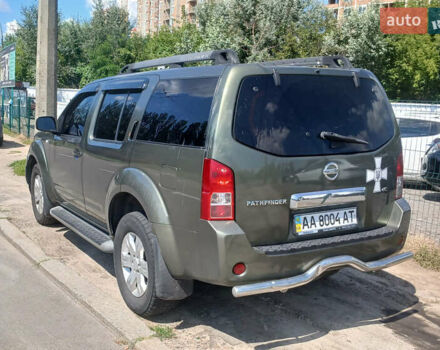 Зелений Ніссан Патфайндер, об'ємом двигуна 2.5 л та пробігом 288 тис. км за 8900 $, фото 3 на Automoto.ua
