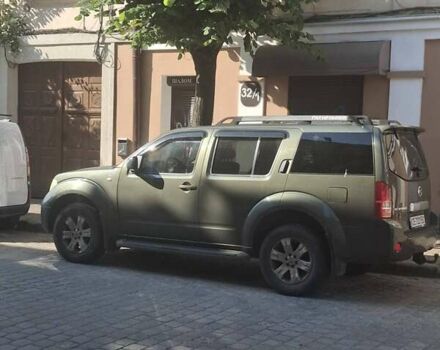 Зелений Ніссан Патфайндер, об'ємом двигуна 2.49 л та пробігом 300 тис. км за 10000 $, фото 3 на Automoto.ua