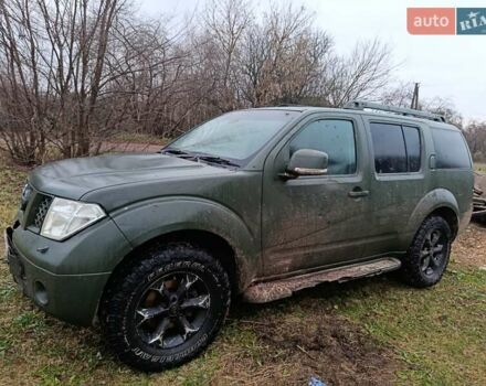 Зеленый Ниссан Патфайндер, объемом двигателя 2.5 л и пробегом 158 тыс. км за 5200 $, фото 1 на Automoto.ua