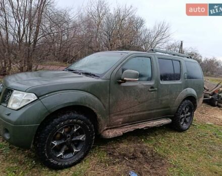 Зеленый Ниссан Патфайндер, объемом двигателя 2.5 л и пробегом 158 тыс. км за 5200 $, фото 2 на Automoto.ua