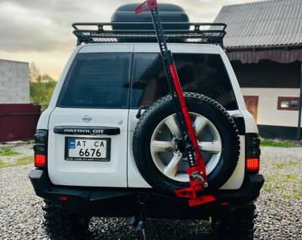 Белый Ниссан Патрол, объемом двигателя 2.8 л и пробегом 201 тыс. км за 19999 $, фото 4 на Automoto.ua