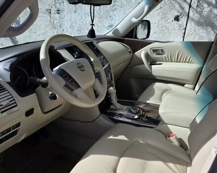 Белый Ниссан Патрол, объемом двигателя 5.6 л и пробегом 224 тыс. км за 15000 $, фото 6 на Automoto.ua