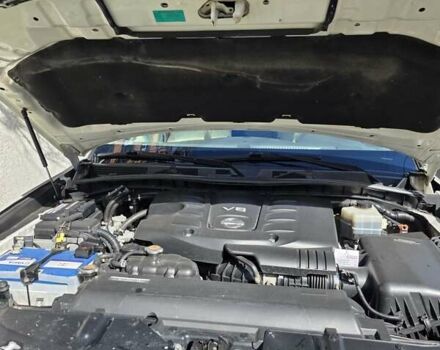 Белый Ниссан Патрол, объемом двигателя 5.6 л и пробегом 224 тыс. км за 15000 $, фото 13 на Automoto.ua