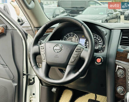 Білий Ніссан Патрол, об'ємом двигуна 5.55 л та пробігом 319 тис. км за 17500 $, фото 24 на Automoto.ua