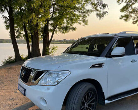 Білий Ніссан Патрол, об'ємом двигуна 5.6 л та пробігом 207 тис. км за 17500 $, фото 10 на Automoto.ua